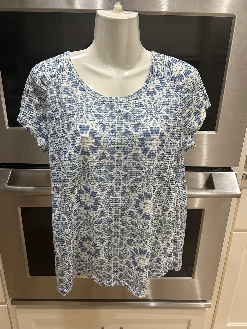 Aventura Blue and White Short-Sleeve Patterned Top